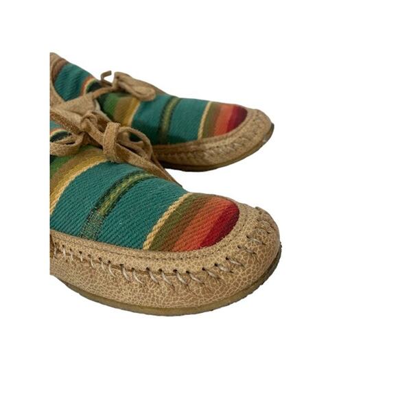 SERAPE Pattern Leather Moccasins - Wind Dancer Moccasin Shoes - Size 6 - Picture 6 of 10